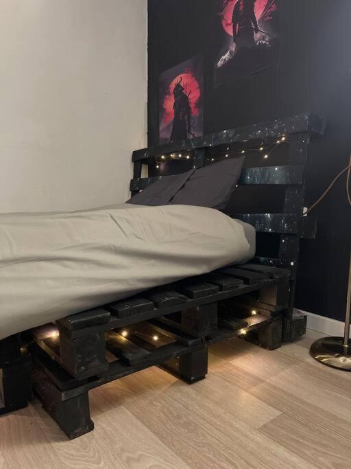 Pallet Bed With Lights Small Studio Cluj-Napoca Extérieur photo